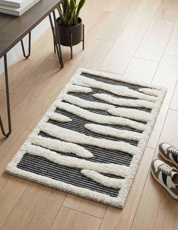 Detail image of 2' x 3' Prismatic Rug