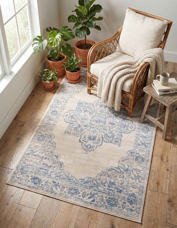 Detail image of 3' 3 x 5' 3 Victoria Rug