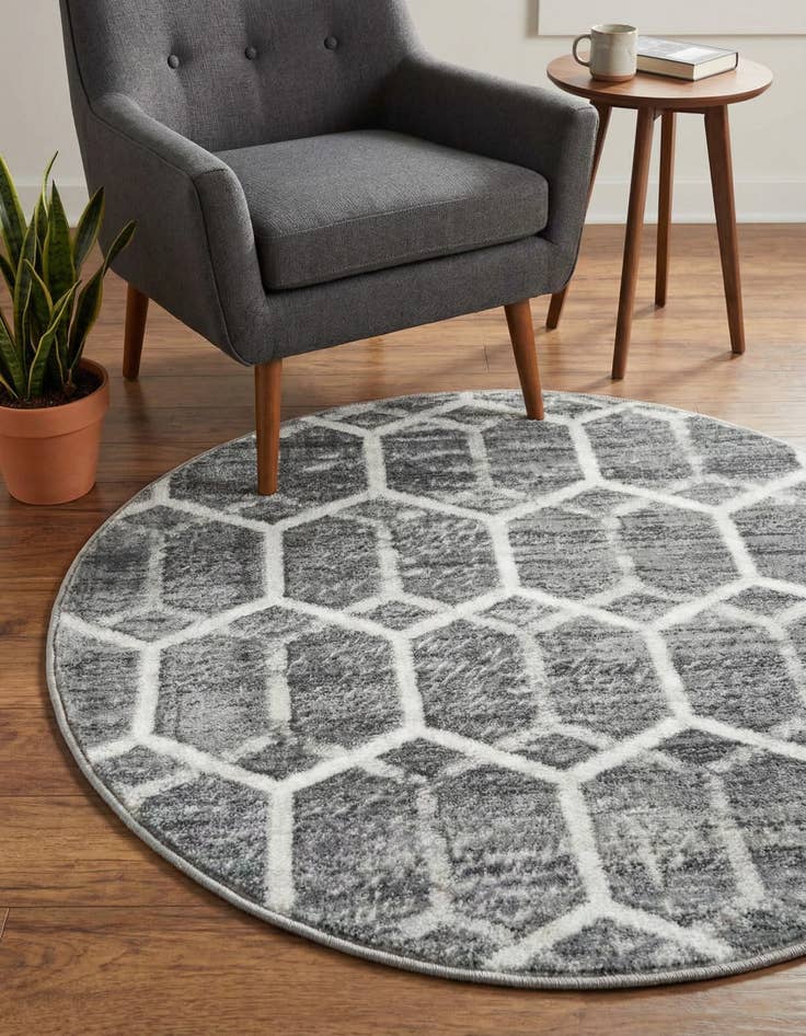 Detail image of 3' 3 x 3' 3 Lattice Trellis Round Rug