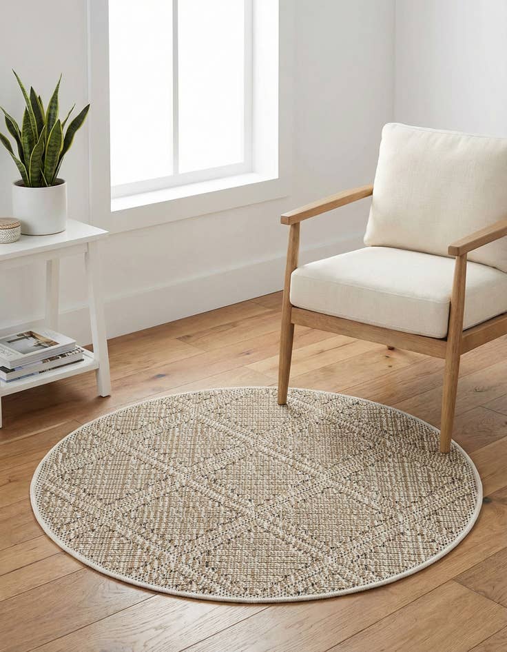 Detail image of  3' 1 x 3' 1  Washable Lattice Indoor / Outdoor Round Rug