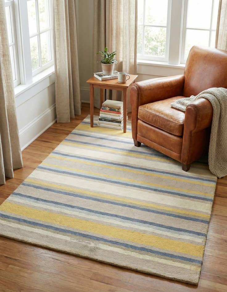 Detail image of 4' x 5' 8 Luna Wool Rug