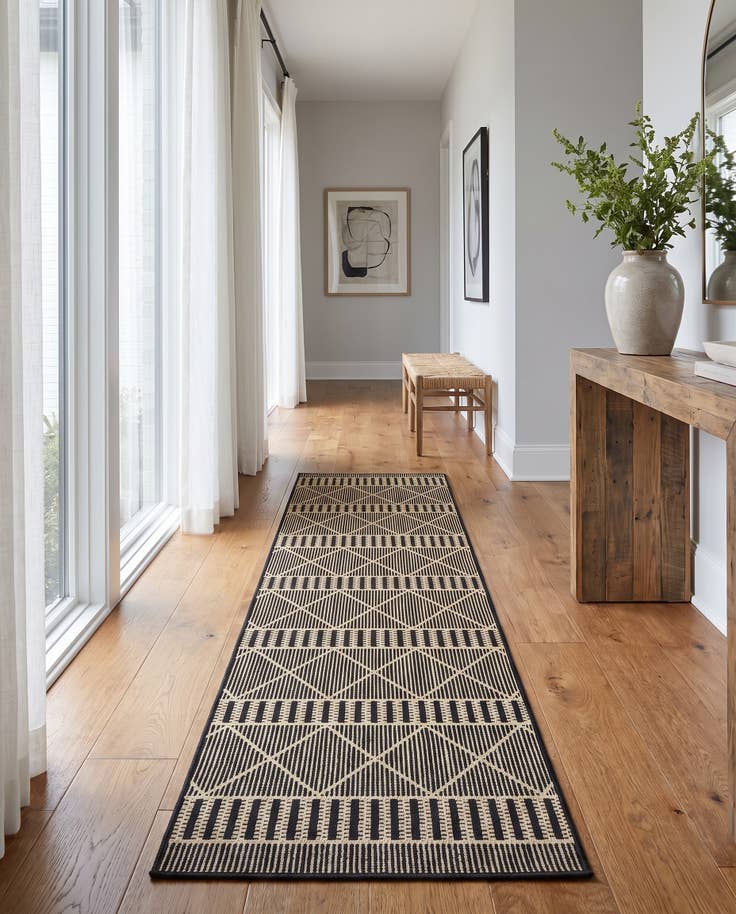 Detail image of 2' 7 x 11' Easy-Clean Trellis Indoor / Outdoor Runner Rug