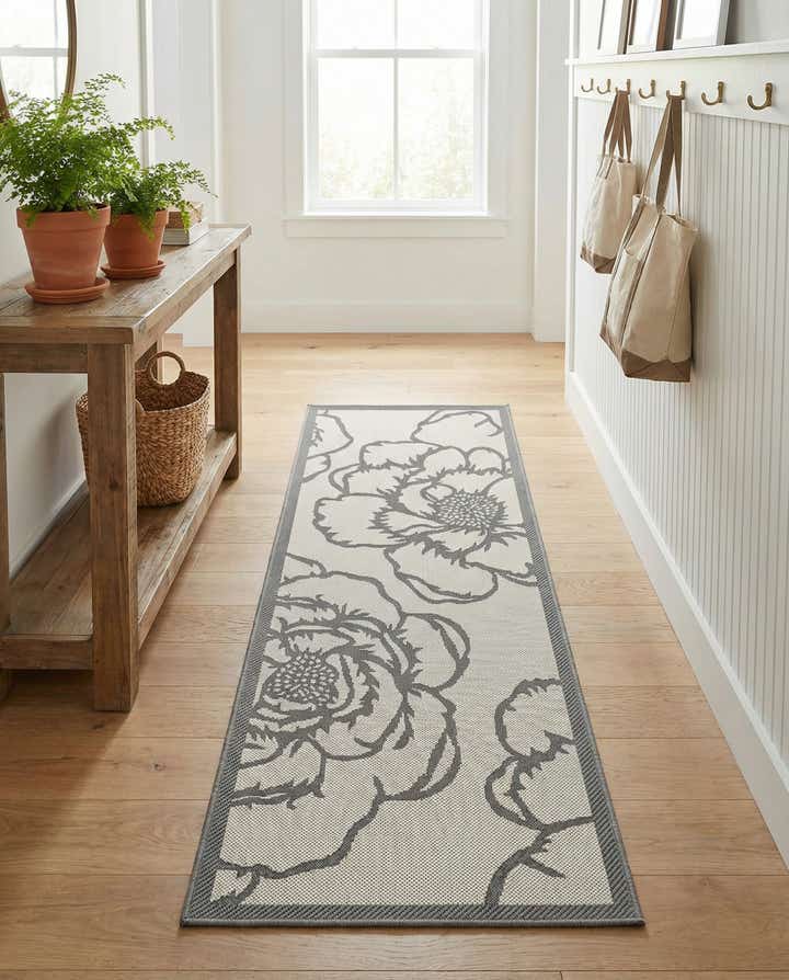 2' 2 x 6' Easy-Clean Botanical Indoor / Outdoor Runner Rug