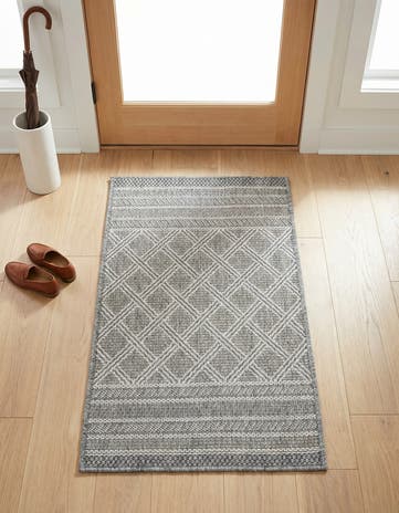 2' x 3' 1 Easy-Clean Lattice Indoor / Outdoor Rug