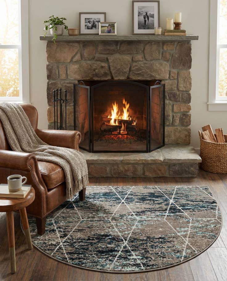Detail image of 3' x 6' Lattice Frieze Hearth Rug