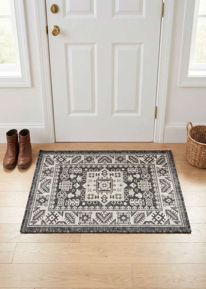 2' x 3' Easy-Clean Aztec Indoor / Outdoor Rug