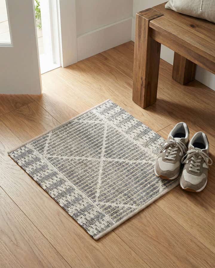 1' 4 x 1' 4 Easy-Clean Trellis Indoor / Outdoor Sample Rug
