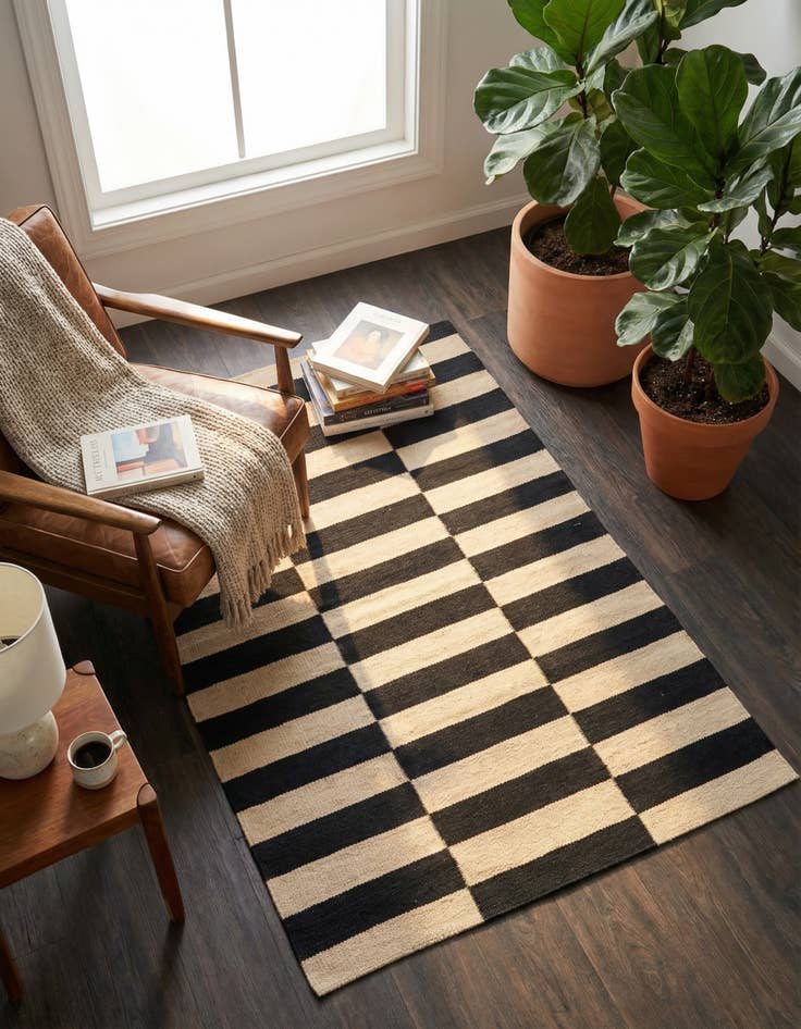 Detail image of 2' 7 x 3' 10 Hand Woven Kilim Modern Wool Rug