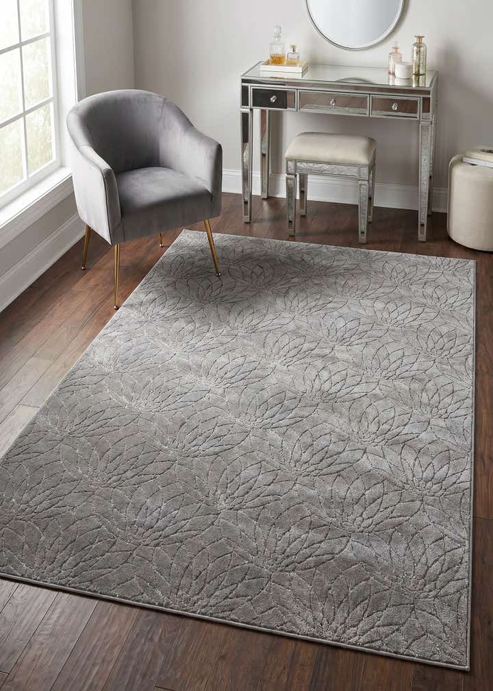 5' 3 x 8' Marilyn Monroe™ Glam Dahlia Rug