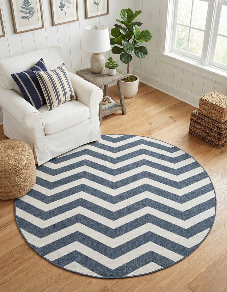 Detail image of 7' x 7' Washable Coastal Indoor / Outdoor Round Rug