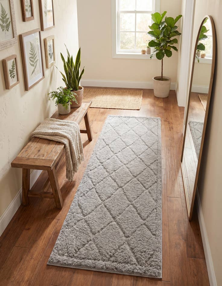 Detail image of 2' x 6' 9 Trellis Shag Runner Rug