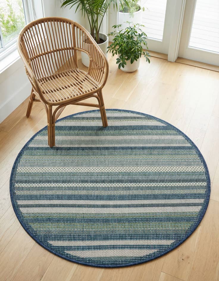Detail image of 3' 3 x 3' 3 Easy-Clean Baja Indoor / Outdoor Round Rug