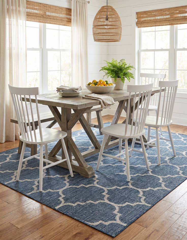Detail image of 5' 3 x 8' Easy-Clean Lattice Indoor / Outdoor Rug
