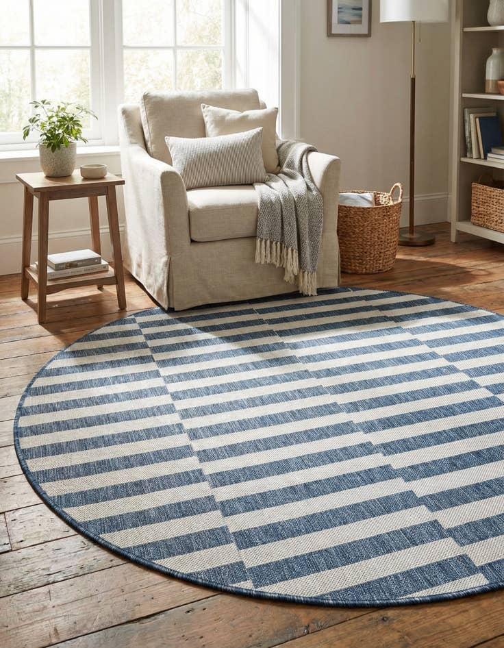 Detail image of 5' 3 x 5' 3 Washable Ribbon Indoor / Outdoor Round Rug