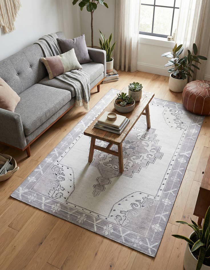 Detail image of 3' 6 x 5' 6 Washable Timeless Rug