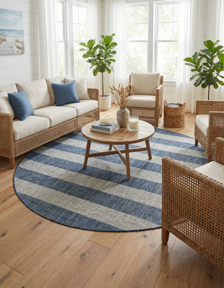 Detail image of 7' 10 x 7' 10 Easy-Clean Striped Indoor / Outdoor Round Rug
