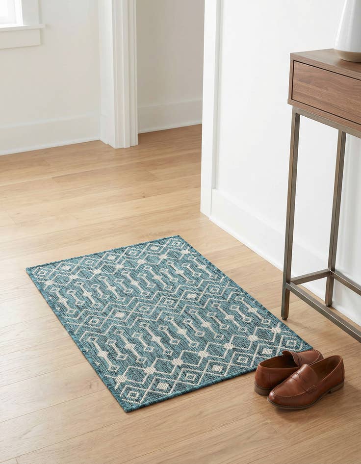 Detail image of 2' x 3' Washable Lattice Indoor / Outdoor Rug