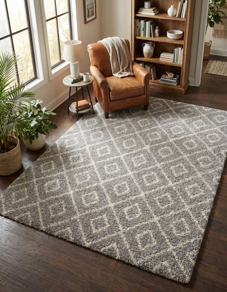 Detail image of 7' 10 x 10' Lattice Shag Rug