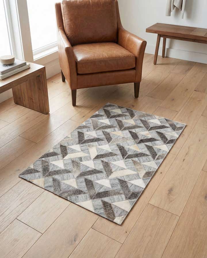 2' 1 x 3' 1 Cowhide Rug