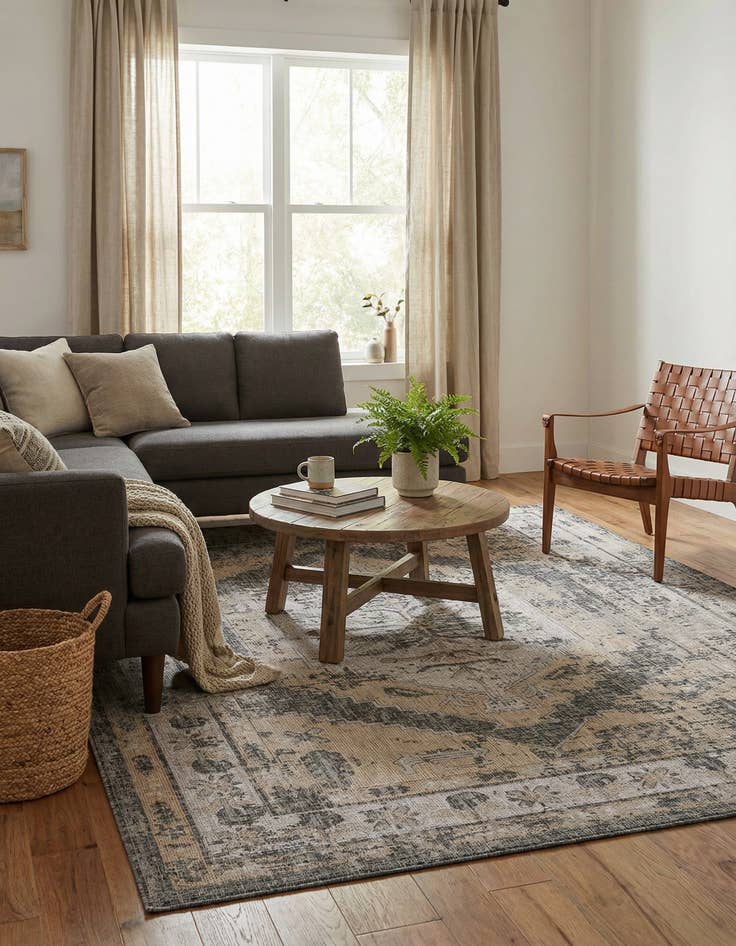 Detail image of 7' 10 x 11'  Washable Traditional Indoor / Outdoor Rug