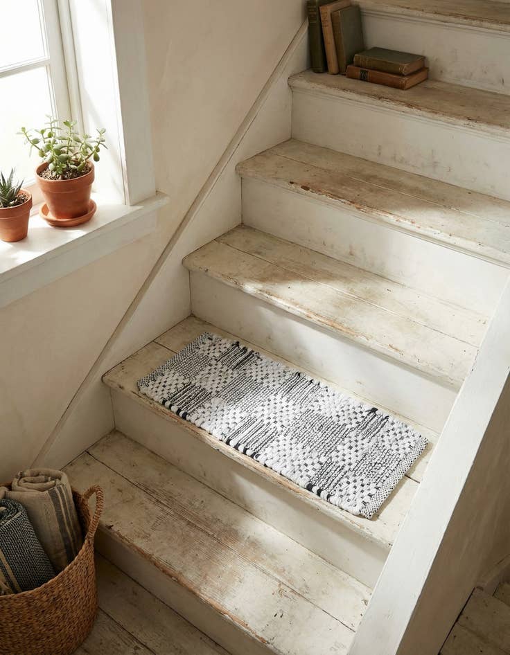 Detail image of 0' 9 x 2' 6 Chindi Cotton Stair Rug