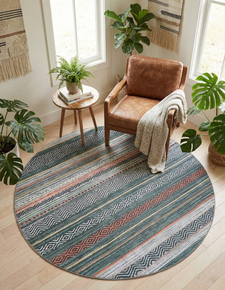 Detail image of 7' 10 x 7' 10 Washable Yara Round Rug