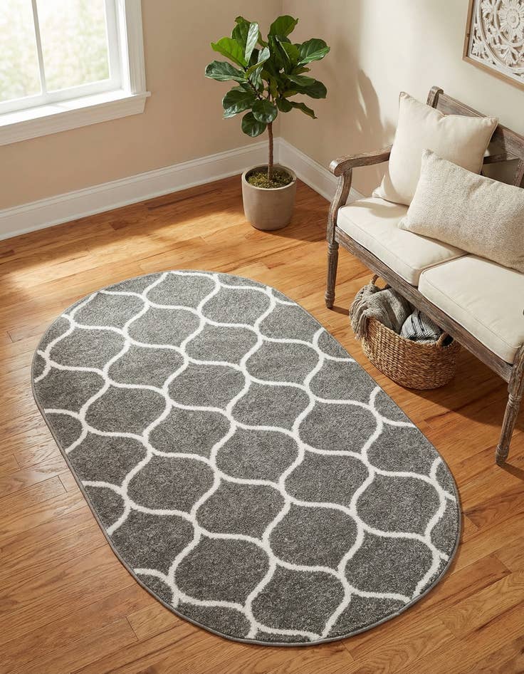 Detail image of 3' x 5' 3 Lattice Frieze Oval Rug