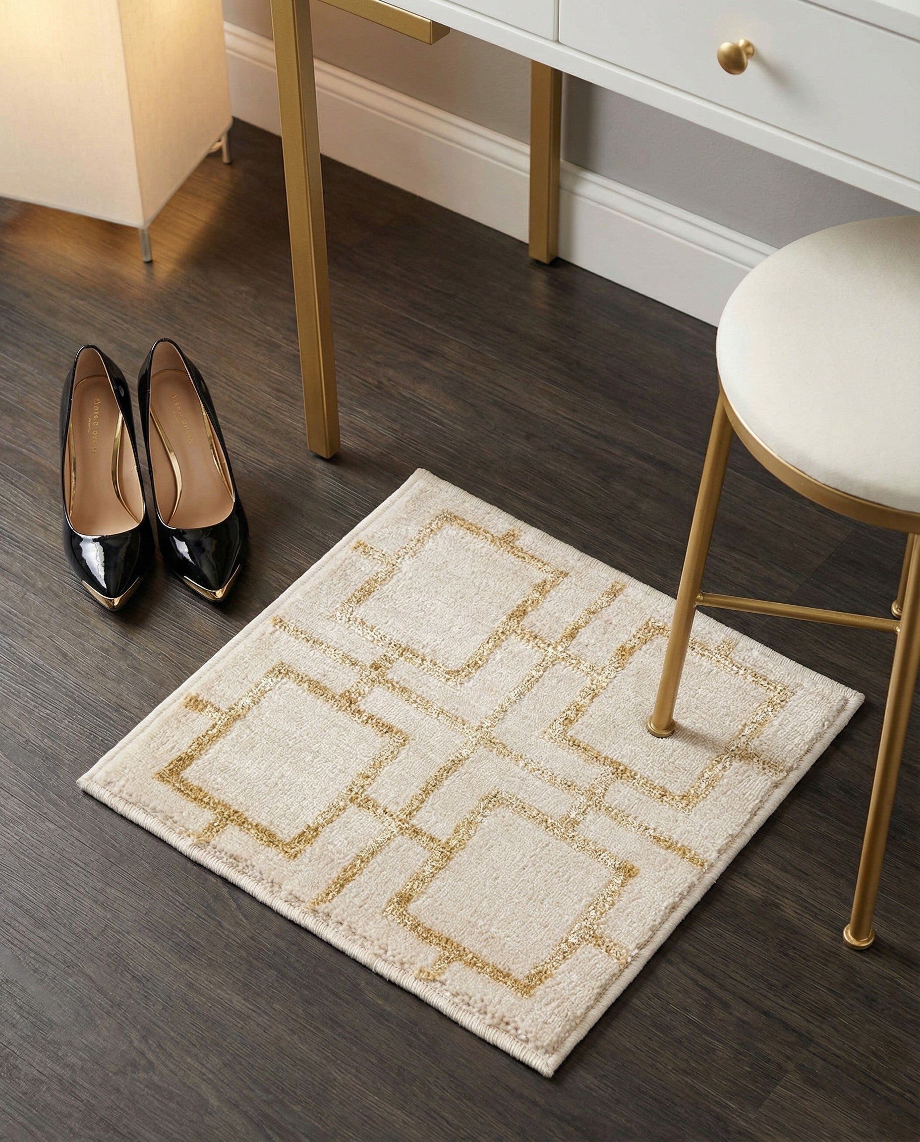 1' 4 x 1' 4 Marilyn Monroe™ Glam Deco Sample Rug