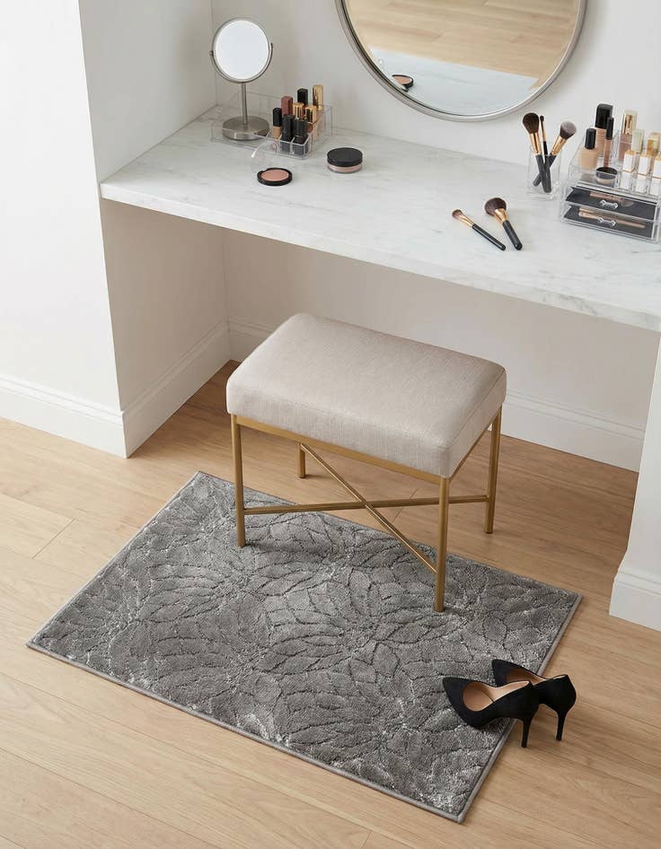 Detail image of 2' x 3'  Marilyn Monroe&trade; Glam Dahlia Rug