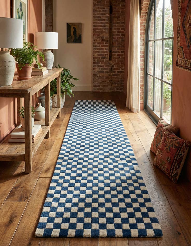 Detail image of  2' 7 x 12' Hand Tufted Wool Runner Rug