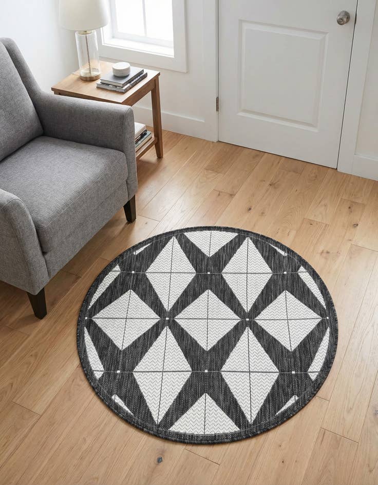Detail image of 3' x 3' Washable Modern Indoor / Outdoor Round Rug