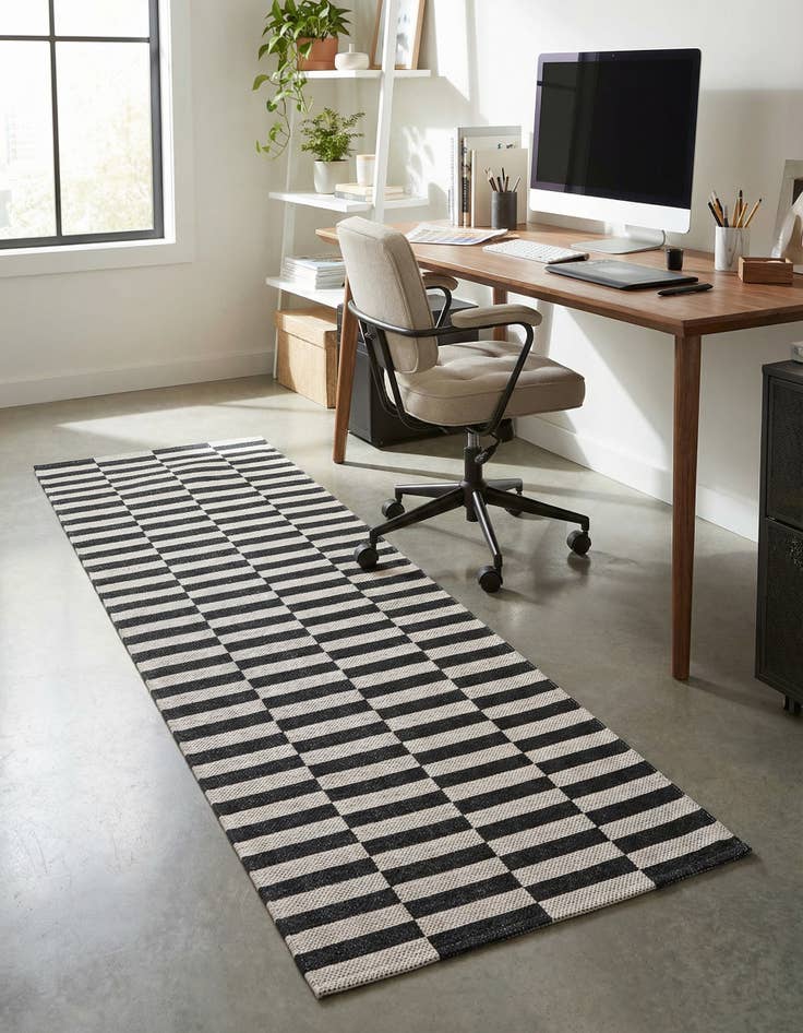 Detail image of 2' x 6' Georgia Runner Rug