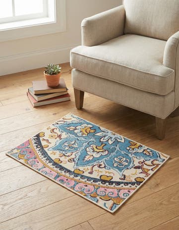 Easy-Clean Traditional Indoor / Outdoor Rug