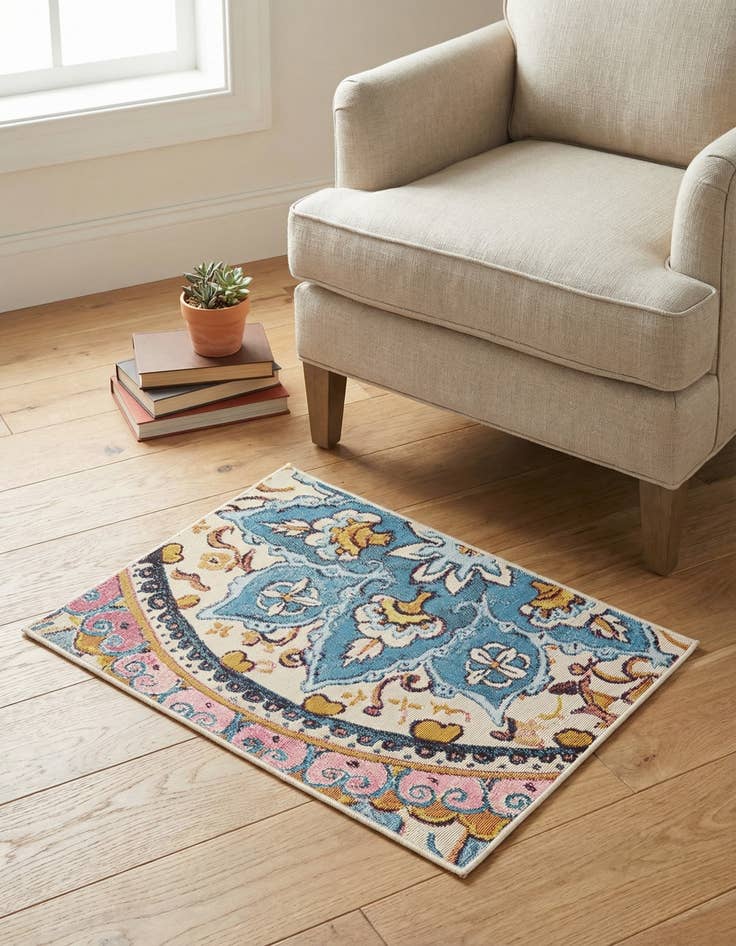 Detail image of 2' x 3' Washable Traditional Indoor / Outdoor Rug