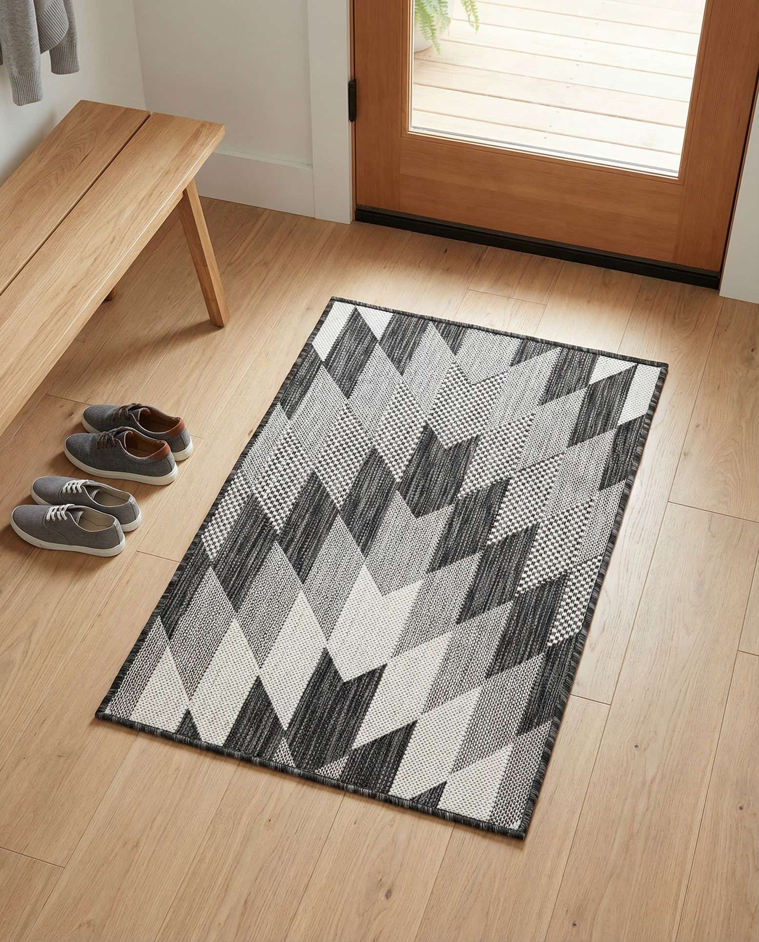 2' x 3' Easy-Clean Modern Indoor / Outdoor Rug