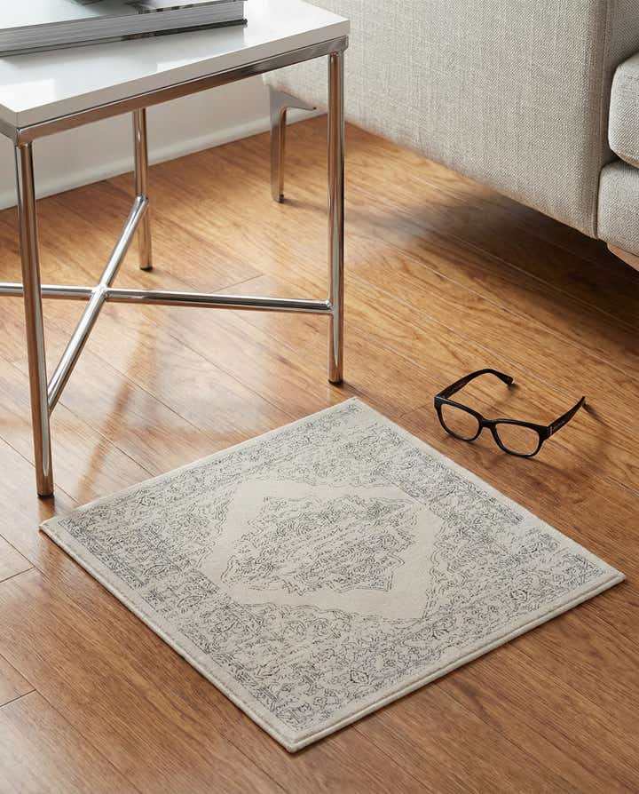 1' 4 x 1' 4 Isabella Sample Rug