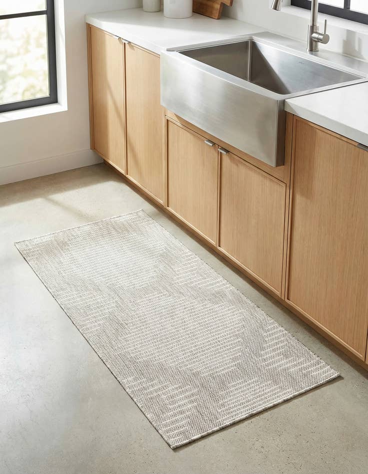 Detail image of 2' x 4'  Washable Modern Indoor / Outdoor Runner Rug