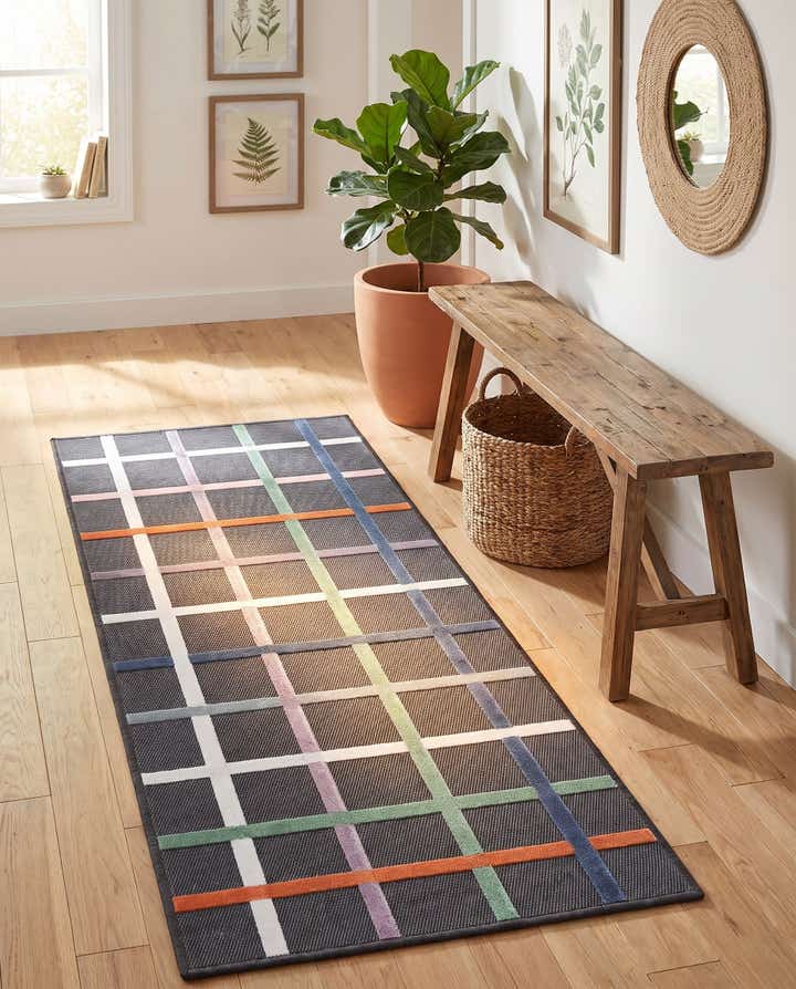 2' 2 x 5' 3 Easy-Clean Checkered Indoor / Outdoor Runner Rug