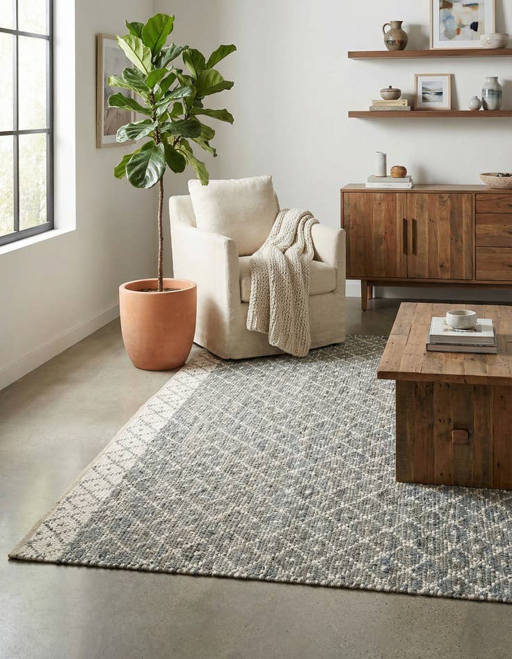 Detail image of 5' 1 x 8'  Hand Woven Chindi Trellis Rug