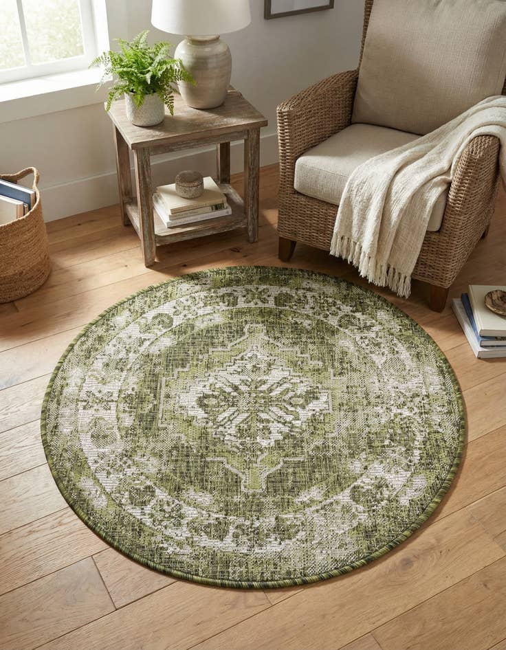 Detail image of 3' x 3' Washable Traditional Indoor / Outdoor Round Rug