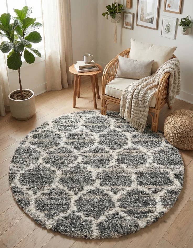 Detail image of 5' x 5' Lagom Shag Round Rug