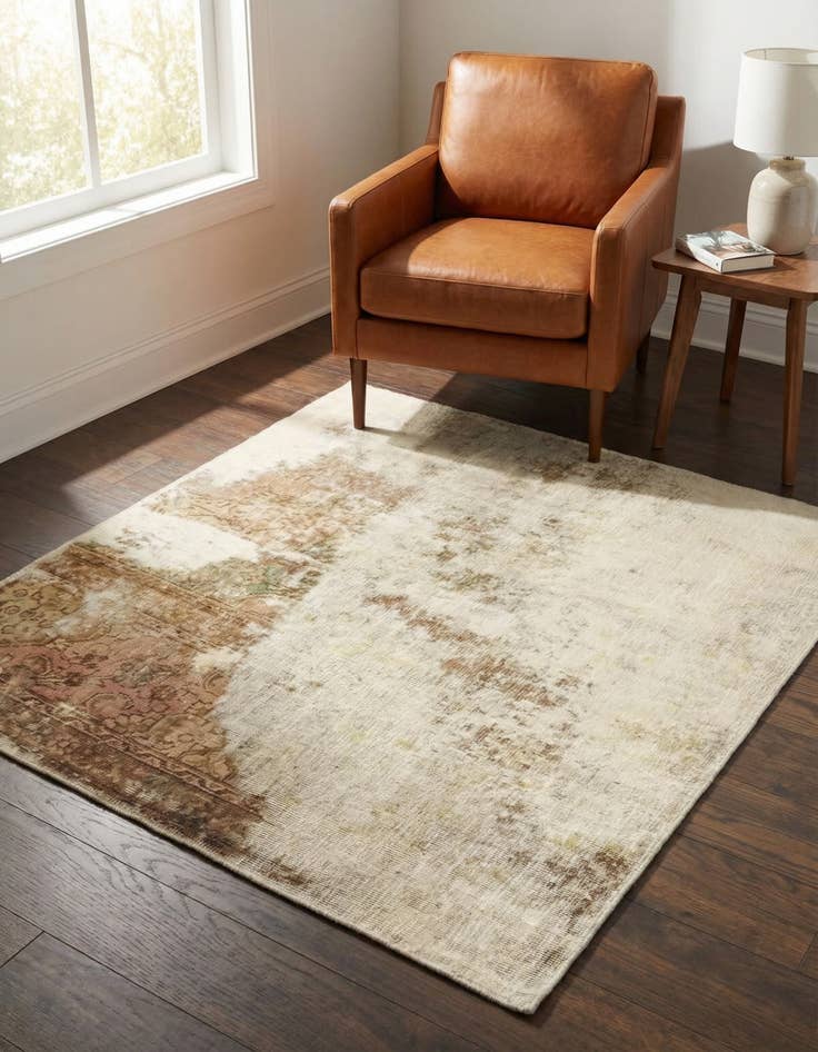 Detail image of 4' x 4' 10 Hand Knotted Ultra Vintage Persian Wool Square Rug