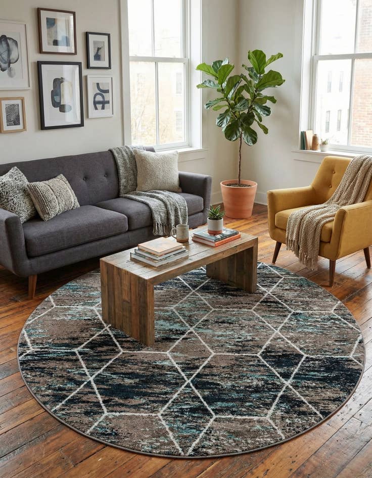 Detail image of 7' x 7' Lattice Frieze Round Rug