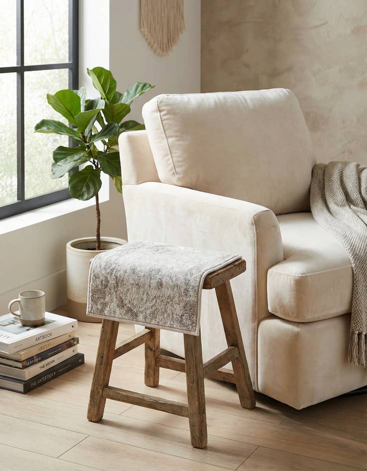 Detail image of 1' 4 x 1' 4 Oxford Sample Rug