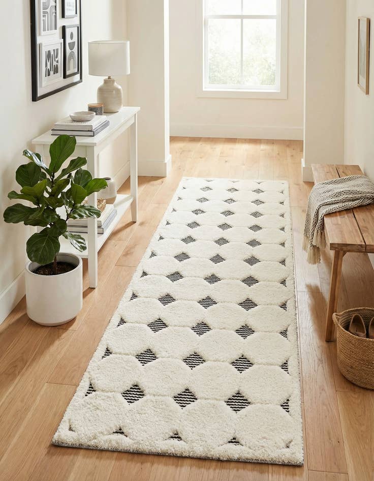 Detail image of 2' 7 x 8' Prismatic Runner Rug