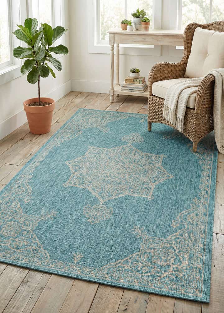 5' 3 x 8' Easy-Clean Traditional Indoor / Outdoor Rug