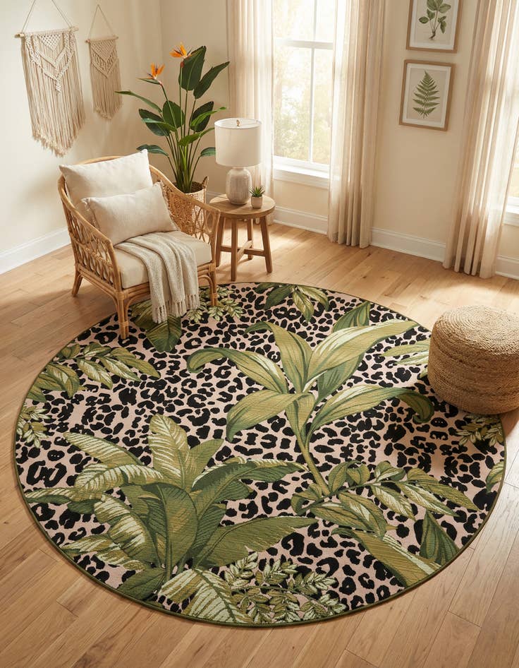 Detail image of 7' x 7' Washable Botanical Indoor / Outdoor Round Rug