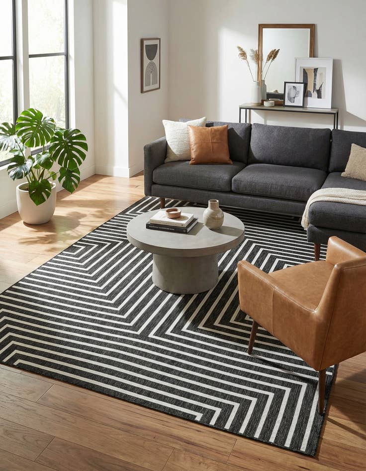 Detail image of 7' x 10'  Washable Modern Indoor / Outdoor Rug