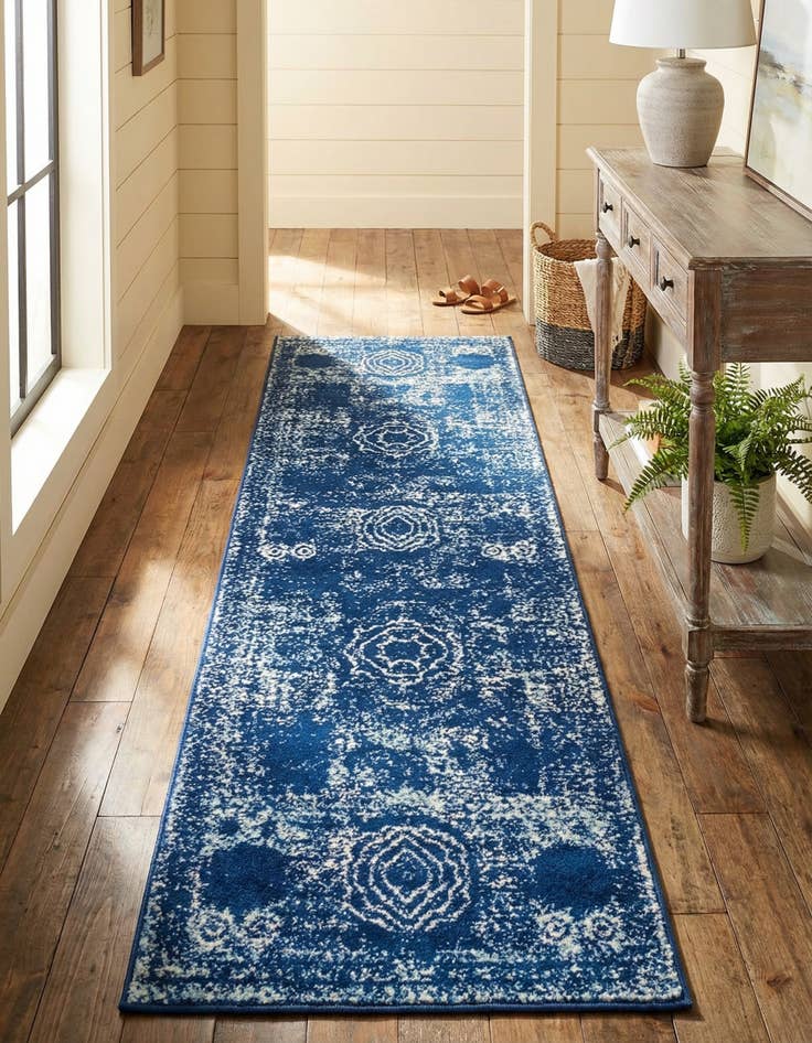 Detail image of 2' x 6' 9 Dover Runner Rug