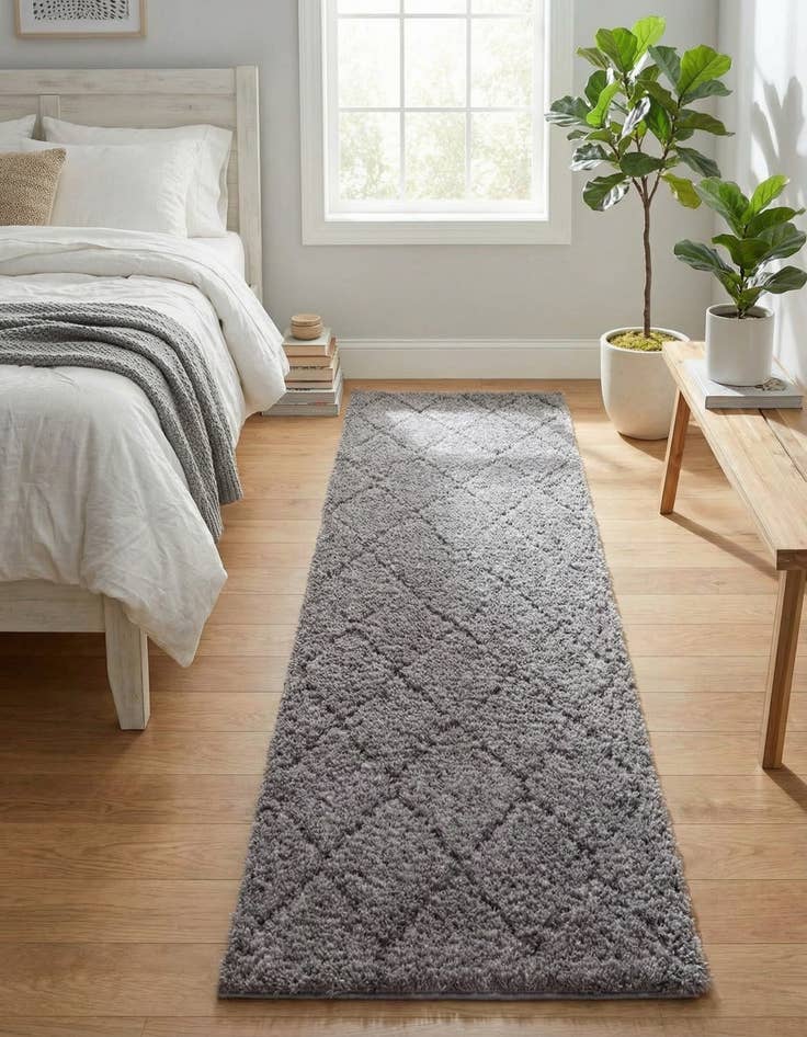 Detail image of 2' x 6' 9 Lattice Shag Runner Rug